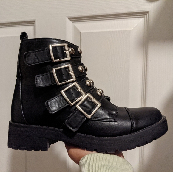 3for30!!! Black stud boots with buckles, US 6 - Picture 6 of 9